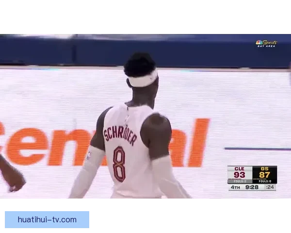 施罗德飞踹克莱尔引发争议 被判一级恶意犯规遭裁判严厉处罚